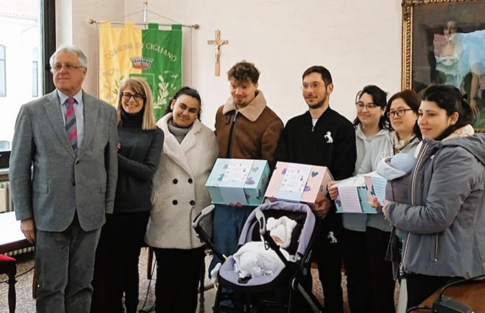 La consegna dei Kit bebè La consegna dei Kit bebè