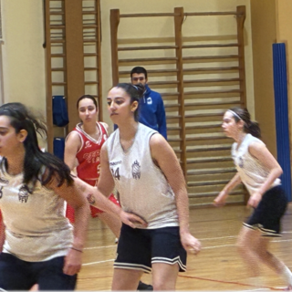 Una fase della partita di domenica al Piacco