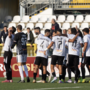 La squadra festeggia Coppola dopo il rigore realizzato (f. DEVECCCHI) La squadra festeggia Coppola dopo il rigore realizzato (f. DEVECCCHI)