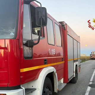 Mezzo pesante si ribalta sulla provinciale tra Trino e il confine con Alessandria