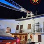 Villata, principio di incendio al tetto di un'abitazione