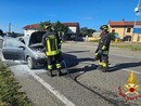 Principio di incendio dopo lo scontro tra tre auto: due persone in ospedale