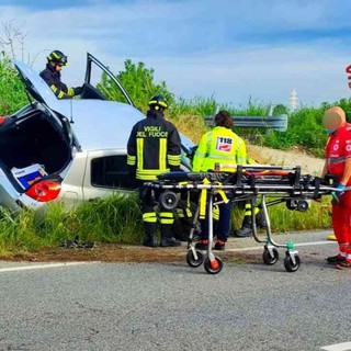 Auto fuori strada: ferito il conducente