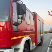 Mezzo pesante si ribalta sulla provinciale tra Trino e il confine con Alessandria