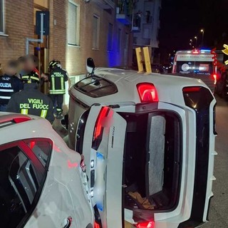 Via Vicenza, auto finisce ribaltata. Soccorsi i due occupanti