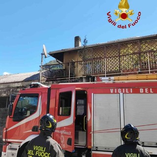 Incendio in terrazza: danni a Borgosesia