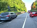 Frontale tra due auto: 4 persone coinvolte Frontale tra due auto: 4 persone coinvolte