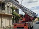 Cornicione pericolante, intervengono i Vigili del Fuoco