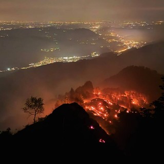 L'incendio che sta devastando in Monte Barone