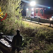 Si ribaltano in un fosso, 4 persone coinvolte in un incidente