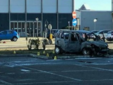 L'auto della donna incendiata nel parcheggio della zona commerciale