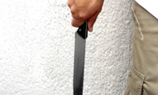 Accoltella il rivale in amore: in manette un diciannovenne Accoltella il rivale in amore: in manette un diciannovenne