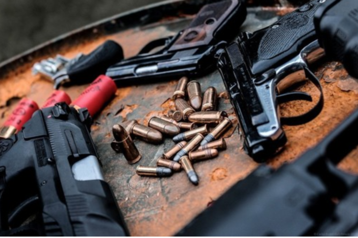 Una carabina sequestrata e ritirate 125 armi