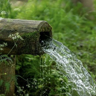 Acqua, stop agli usi non essenziali