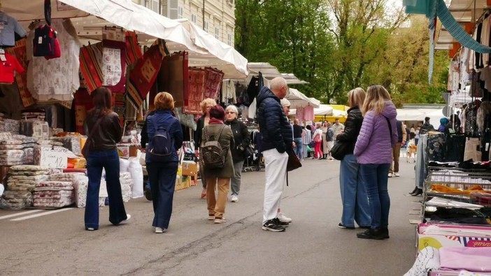 Fiera “Colori e profumi d’autunno” in piazza Paietta Fiera “Colori e profumi d’autunno” in piazza Paietta