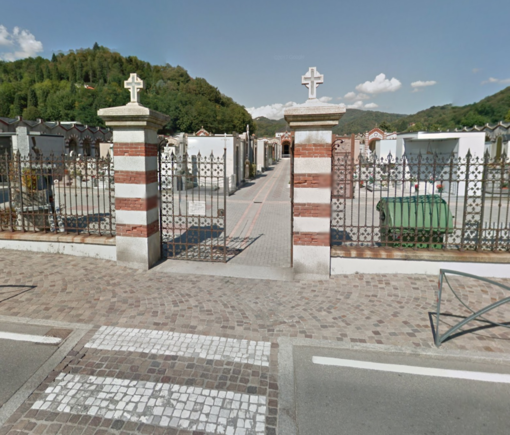 L'ingresso centrale del cimitero di Borgosesia