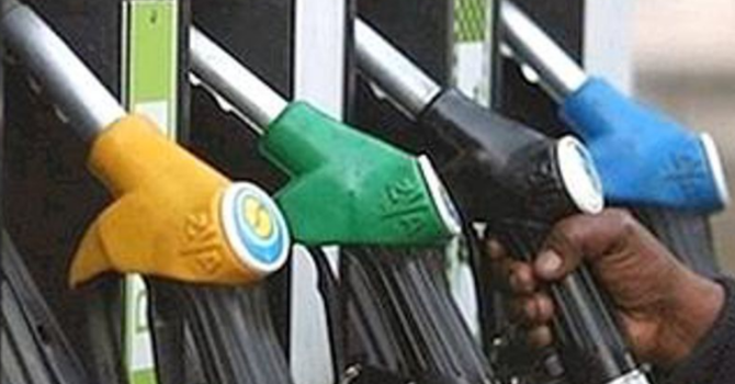 Carburanti alle stelle in Piemonte, l'allarme di Cna: "Listini gonfiati rispetto al valore reale del greggio" Carburanti alle stelle in Piemonte, l'allarme di Cna: "Listini gonfiati rispetto al valore reale del greggio"