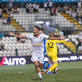 Burruano esulta dopo la rete (foto Devecchi)