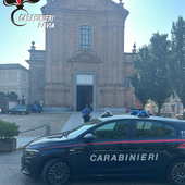 Aggredisce i Carabinieri dopo aver dato in escandescenze vicino alla parrocchia Aggredisce i Carabinieri dopo aver dato in escandescenze vicino alla parrocchia