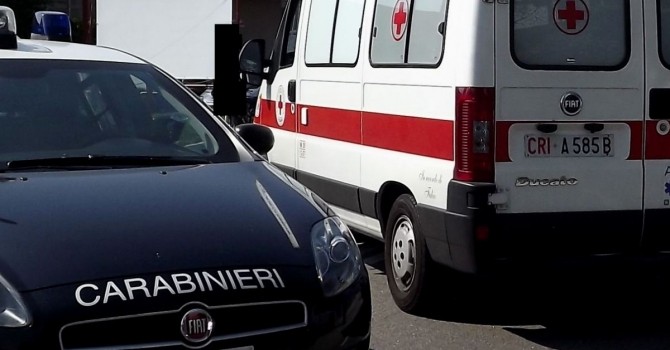 Pensionato perde la vita uscendo di strada con l'auto