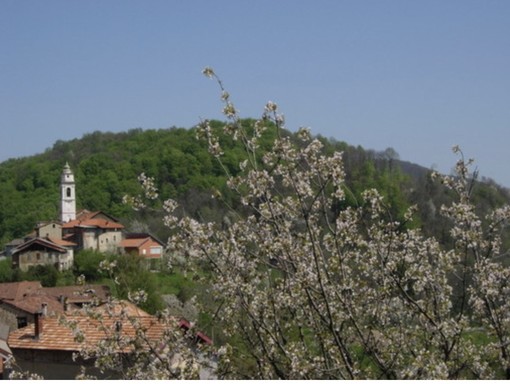 La frazione Colma di Valduggia dalla quale si diparte l’itinerario (ph. Mauro Carlesso)