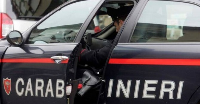"Falso carabiniere" cerca di truffare due anziani: arrestato grazie al figlio