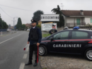 Con la tecnica della monetina rubano la borsa a una donna