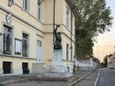 L'esterno della scuola elementare De Amicis L'esterno della scuola elementare De Amicis