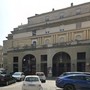 La facciata di piazza Zumaglini del palazzo ex cinema Viotti