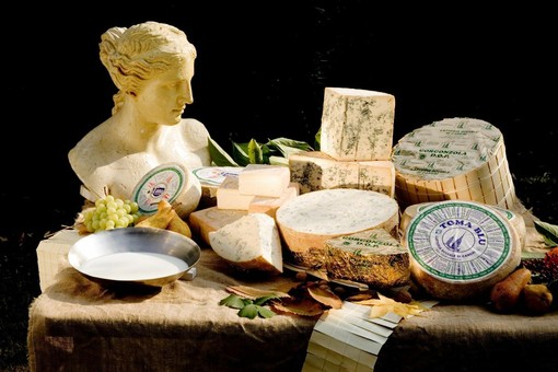 Dalla stalla al formaggio: la filiera corta della Latteria di Cameri