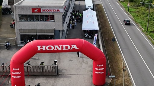 Cureggio, festa Honda da Antonioli Motocicli con l’Honda Live Tour Cureggio, festa Honda da Antonioli Motocicli con l’Honda Live Tour