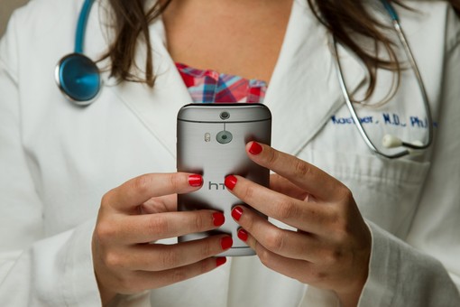 Medicina che evolve: come l'ECM accompagna i progressi scientifici Medicina che evolve: come l'ECM accompagna i progressi scientifici