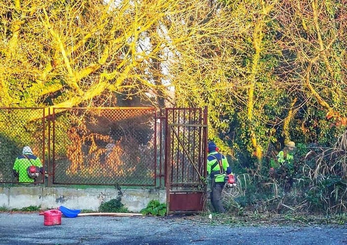 I lavori nel parco della scuola materna di via Anadone I lavori nel parco della scuola materna di via Anadone
