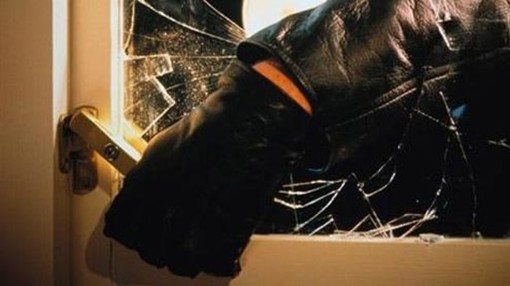 Tentativi di furto a Palestro: danni, ma i ladri restano a mani vuote