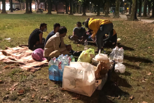 «Migranti di piazza Mazzini, qualche passo avanti ma la soluzione resta lontana»