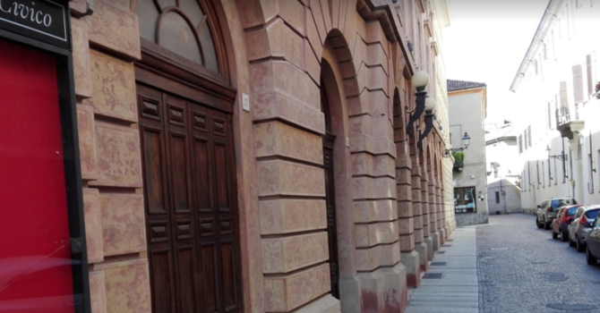 Cede la condotta fognaria in via Monte di Pietà. Necessari lavori urgenti