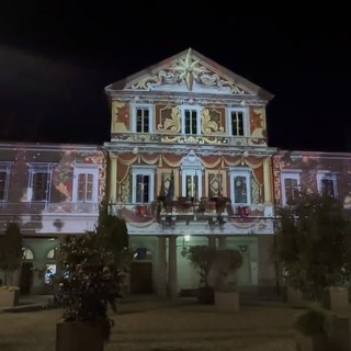 Giochi di luce e videomapping accendono piazza del Municipio