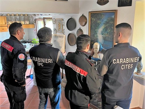 Masserano, 68enne incensurato arrestato per detenzione di armi da guerra e trofei di caccia FOTO Masserano, 68enne incensurato arrestato per detenzione di armi da guerra e trofei di caccia FOTO
