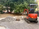 Lavori in corso: panchine e fioriere nell'area verde di piazza Risorgimento Lavori in corso: panchine e fioriere nell'area verde di piazza Risorgimento