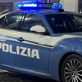 Picchia e accoltella la moglie, arrestato a Novara
