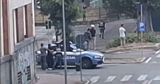 Rissa fuori da parco Camana, identificate e denunciate quattro persone Rissa fuori da parco Camana, identificate e denunciate quattro persone