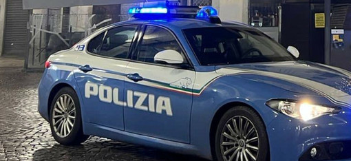 Picchia e accoltella la moglie, arrestato a Novara
