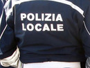 Spray al peperoncino agli agenti della Polizia locale: controlli sui bus e pattuglie in bici