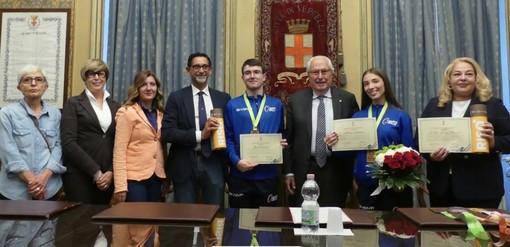 Bronzo agli Europei di pattinaggio. premiati Martina Michelone e Giulio Perucchini Bronzo agli Europei di pattinaggio. premiati Martina Michelone e Giulio Perucchini