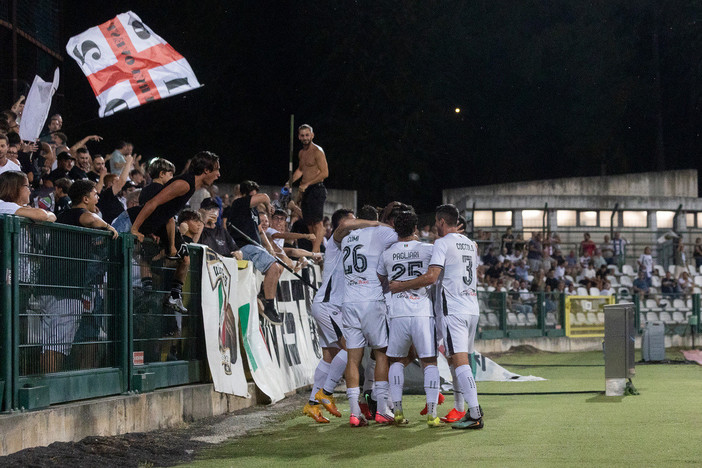 L'esultanza dopo il gol (foto Devecchi)