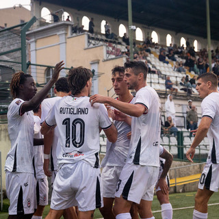 L'esultanza dopo il gol di Rutigliano (foto Devecchi)