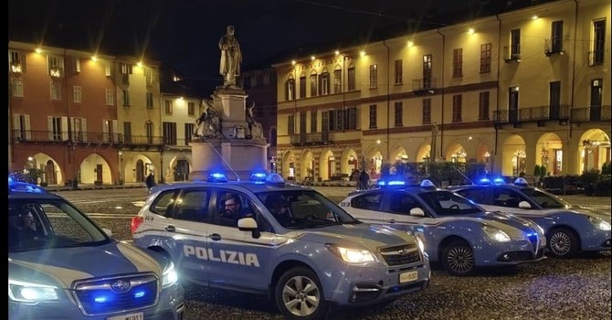 Controlli a tappeto nella notte vercellese: due denunce, una segnalazione per droga e locali sanzionati