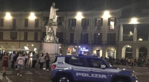 Sette denunce per la rissa in piazza Cavour. Era un regolamento tra due gruppi di giovanissimi