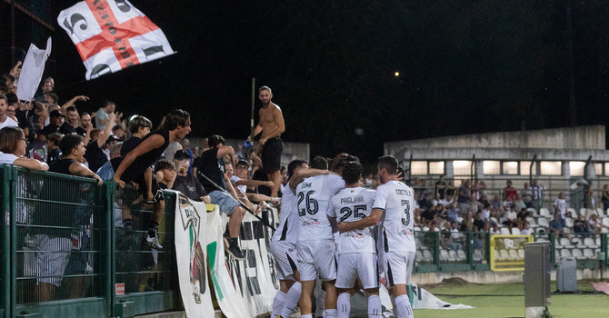 L'esultanza dopo il gol (foto Devecchi) L'esultanza dopo il gol (foto Devecchi)