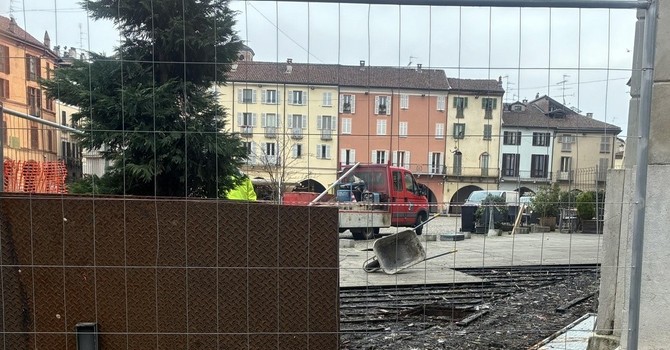 Piazza Cavour, al posto dei listelli in teak arriveranno le lastre di pietra